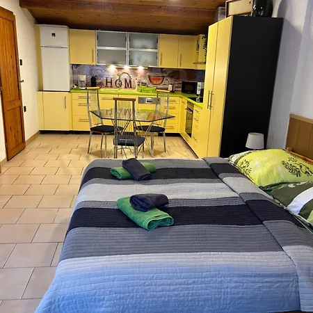 Horvath Apartmanhaz דירה *